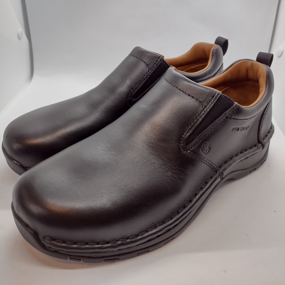 Red wings. Black